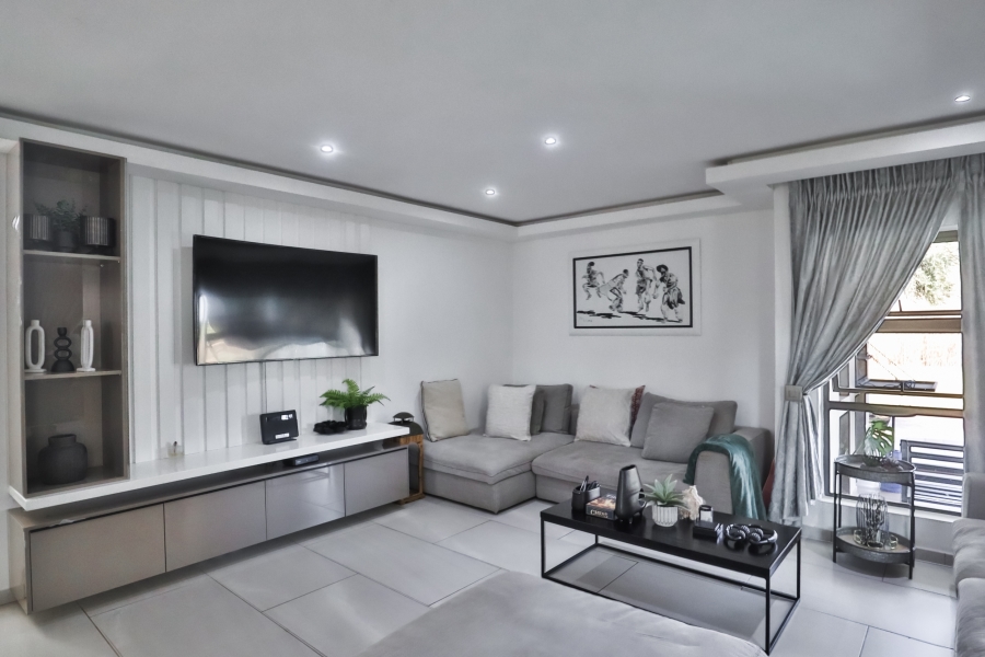 4 Bedroom Property for Sale in WestLake Country Safari Estate North West